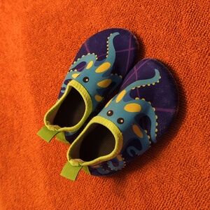 Toddler water booties, aqua socks, size 5.5